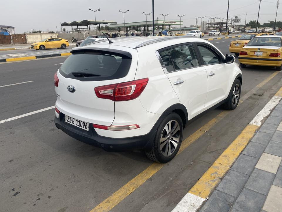 سلام عليكم من رخصت الادمنيه المحترمين سبورتج للبيع موديل 2013رقم سليمانيه خليجي تحويل ثاني يوم مكينه دوش 2000اربع حساسات مكفوله وكير وحداده مكفولات سياره جديده امانت الله استخدام قليل مكفوله من الصبغ كفاله عامه بيها رصعات بسيطه بالقماره مال حالوب مطر سعرها 135بيها مجال قليل حك الجيه رقم التليفون ***********
