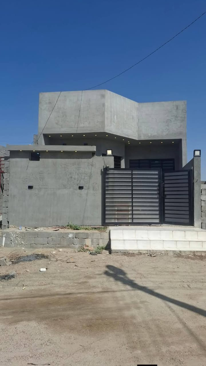 مشتملات عدد ثنين نفس الشكل لكن مو لصق بيناتهن مشتملات ثنين قاط ونص قاط الاول كاشي ثاني بورسلين طابو زراعي قرار٢٥ السعر 55 خلف مجمع الرحاب للأتصال ***********/***********
