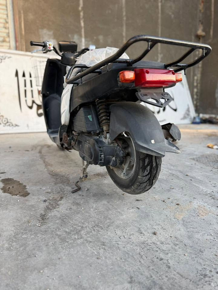 سلام عليكم 
دراجة بيكم نوزل للبيع 
كهربائيات شغاله كفراتها نضيفة وبلادية
رايدها ب 300 بيها مجال شي قليل للشراي 
مكاني بغداد الحرية الدولعي 
الاتصال على الرقم ***********
