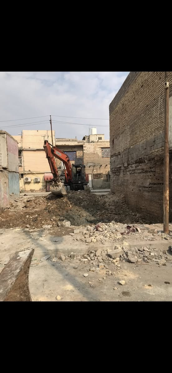 اليوم وبفضل الله 
تم هدم بيت بمساحة 150م في خمسة ميل وتم نقل الأنقاض وقلع القطعه ودفنها بالسبيس والأسمنت وحدلها طبقتين للأستفسار *********** أو  ***********
