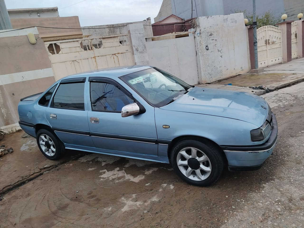 ***********             ***********

فیکترا          مۆدیل1990    گێر حادی

گێر ومەکینە بەشەرتە     ١٦شازدەیی قایش پانە
  
کارەبایی کامل ئیش دەکاتن     زۆر تووندووتۆڵە
       
ئارم سلێمانی          سەیارەکە زۆرجوانەو پاکە
 
گۆرینەوە ناکەم تەنها دەفرۆشم
     شوێن هەولێر
