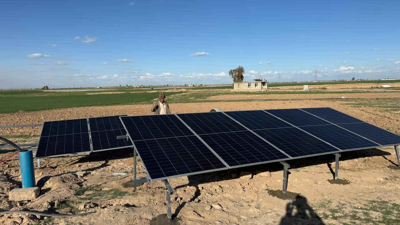 تم بحمد لله تجهيز و تنفيذ منظومة زراعي
للاخ حسين الأحمد الداود 
مكونات المنظومة 7 الواح فلاديليفيا 600 واط ضمان 15 سنة 
و انفيرتر 7.5 كيلو باور زون ضمان سنة 
غطاس 2 حصان و على عمق 40 متر 
مكتب اكرم المحسن للطاقة الشمسية 
مستعدون لتجهيز و تنفيذ المنظومات الزراعية و المنزلية 
للحجز و الاستفسار زوروا مكتبنا العباسي الشارع العام مدخل الشلالة محلات ضرغام الصكر 
***********
***********
