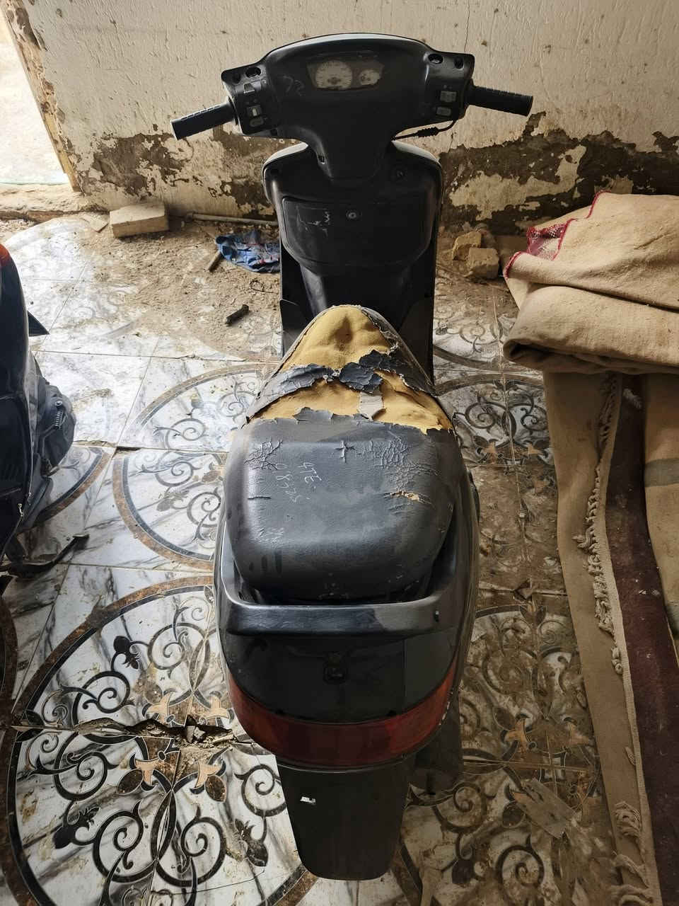 السلام عليكم عندي هاي الدرجة اريد اروسه اب فراشه نضيفه او انطي فرق


**إذا كنت صاحب هذا الإعلان وتريد حذفه لأي سبب، رجاءا أرسل رسالة إلى الدعم الفني**