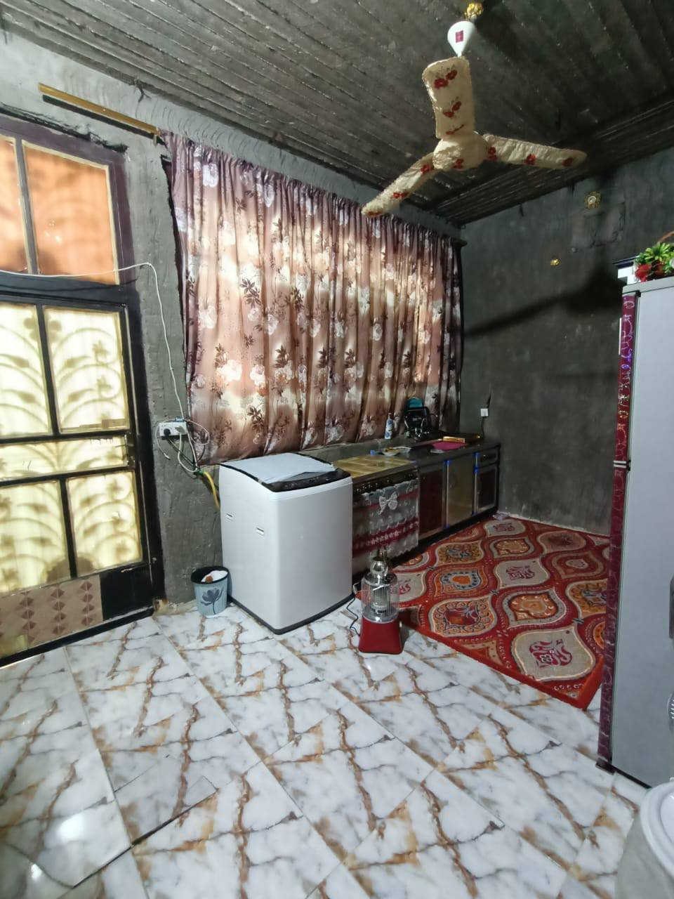 السلام عليكم
بيع مستعجل 
بيت 100 م طابو صرف ركن واجهية 
مثل ماموضح بالصورة 
البناء غرفة وصالة ومطبخ وبراني وصحيات داخلية وخارجية 
خدمات كاملة تبليط وماي وكهرباء 
العنوان الديوانية الأكاديمية حي الشرطة قرب المدرسة الصينية 
للتواصل ***********
