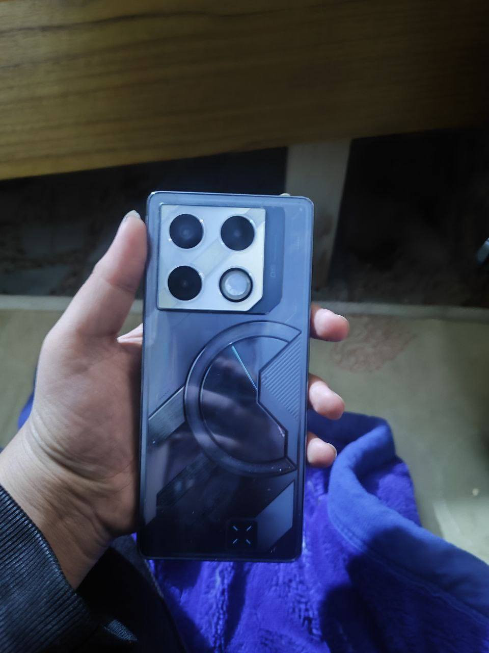 السلام عليكم جهاز انفنكس GT 20 Pro الجهاز يخبل مابي أي شي 120 فريم بل ببجي يعني جهاز بس مال ألعاب ذاكرته 256 معالجه كلش قوي دايمنستي 8200 مكاني بغداد الحسينيه رقمي *********** متواجد واتساب وبل فيس بس علق وإني اطبلك
