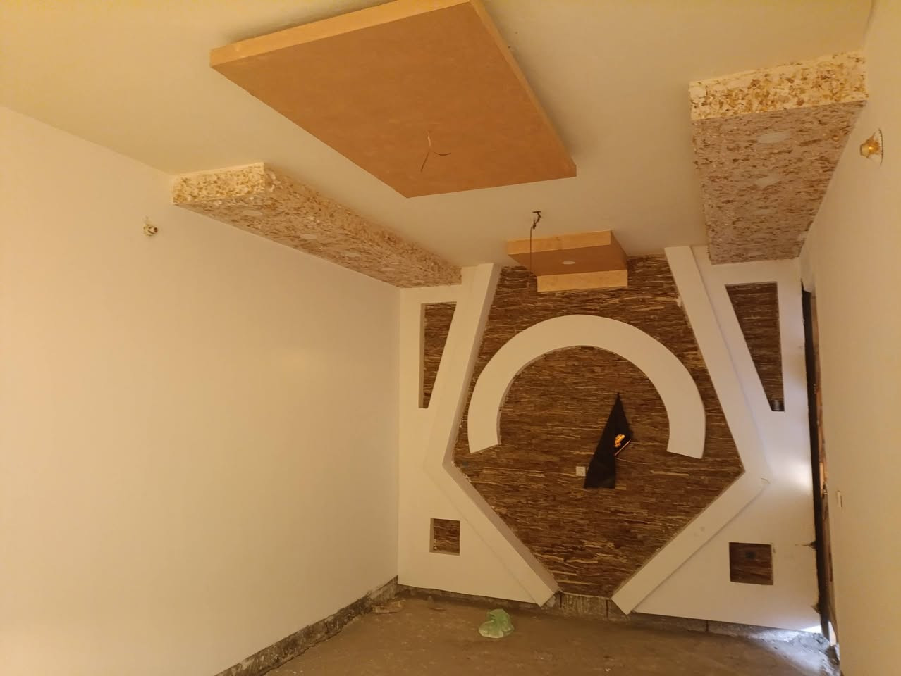 دار للبيع مساحة 150متر ركن
غرفة نوم وحده وصالة واستقبال ومطبخ وحمام 
الارضيه صب 
حواس خلف اسواق ابو منذر 
***********
