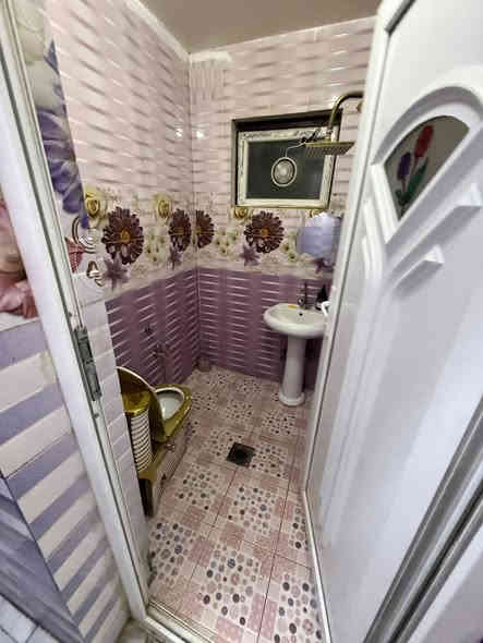 #للايجار في السيديه
🌐بيت مساحه ٨٨ متر نضيف جداً 
💠ثلاث غرف نوم 
💠صاله
💠مطبخ 
💠وخدمات عدد ٢
💠يقع علا شارع عرضه ٢٠ متر
💵 بدل الايجار مليون و100 وبي مجال

📍موقع  شارع الكويتي مميز جداً

⚜️للاستفسار ولتواصل ↘️↘️
***********
