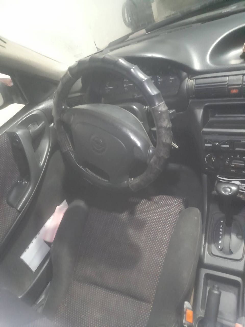 السلام عليكم اوبل استره نضيفه حلوه السياره بلادي تبريد موديل 1994 داخل حلو لون احمر لا ضربه لا كصه السياره جاهزه كهربائية كله شغاله محرك 2000 اوتوماتيك ابطاين جدد دشبوب جديد محرك وكير ابلادي تايرات جدد السياره انشالله ربع ما اذب عليه السياره مصبوغه جراد فقط لجماليه  مكان السياره بغداد ابو غريب حي الشهداء قرب محطه جوهره العدنان ***********
