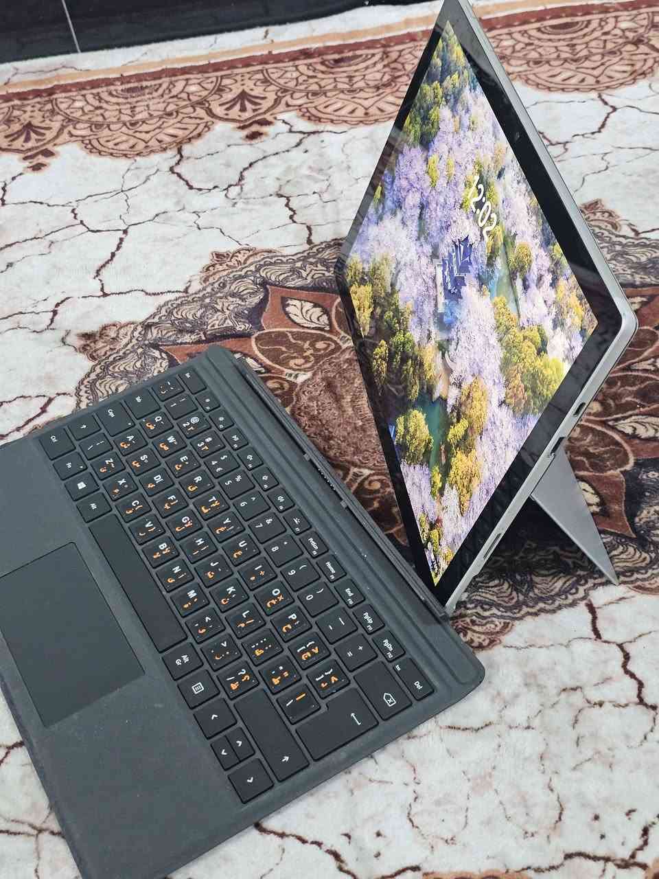 السلام عليكم
مايكرو سوفت سيرفس برو 7

الجيل العاشر.      Core i5

الهارد.   256G SSD

الرام       8G

كارت الشاشة   4G انتل

الشاشه بقياس 12.3 2.2K  دقه الشاشة كلش عاليه وواضحه 
والشاشة تجي تاج 

الجهاز بحاله ممتازه شحن ممتاز وسريع ممتاز للأعمال المكتبيه والدراسه والوورد والاكسل وغيرها
الملحقات شاحنه + جنطه + ماوس
السعر ٤٠٠ الف 
مكاني بغداد الشعله الرحمانيه
***********
