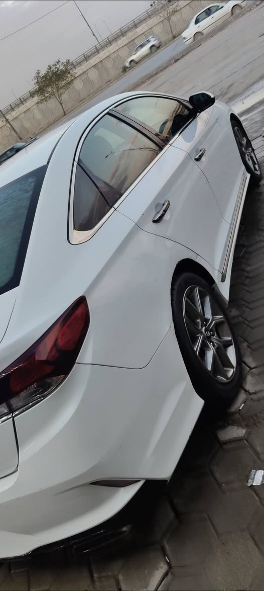 سلام عليكم سوناته للبيع موديل ﴿2018﴾ وارد امريكي الضرر جدن خفيف
محرك ﴿ 2000 تيربو﴾ 
1.كشنات كهربائيه و تدفئه وتبريد 
2.بنو راما
3.رادار مثبت سرعه 
4.بصمه سياره ريضيه كير عادي او تماتيك
السياره فول مواصفات جاهزه من كلشي
السعر 140 وبيهه مجال بصيط للشراي
العنوان النجف حي الجامعه
الاتصال﴿.*********** ﴾.
