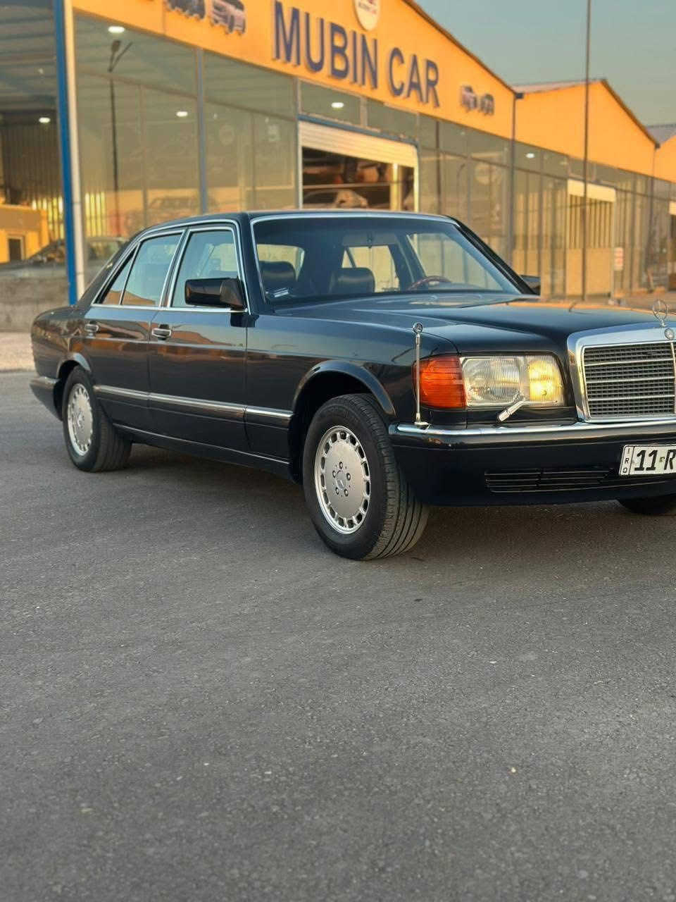 مرسيدس جامبو رئاسي v8 Se 560
-لون نيلي
-موديل 1990 
-رقم بغداد انگليزي مميز دبل مروحه
-داخل جلد اسود 
-أريل كهرباء.-بدون سلايت وارد يابان
-كروزسرعه-دبل فيتبم.
-كشنات كهرباء  .
- اربع جام كهرباء.
 -دبل هورن
-محرك وكير بلاد
 لايت زنون عالي ناصي السيارة مصبوغه عام فقط لا ضربه ولا معجون قواعد دبلات بلاد ما معمرات شواصي بلاد السعر 130 $ وبيها مجال بسيط 
مكان السيارة بغداد 
***********
