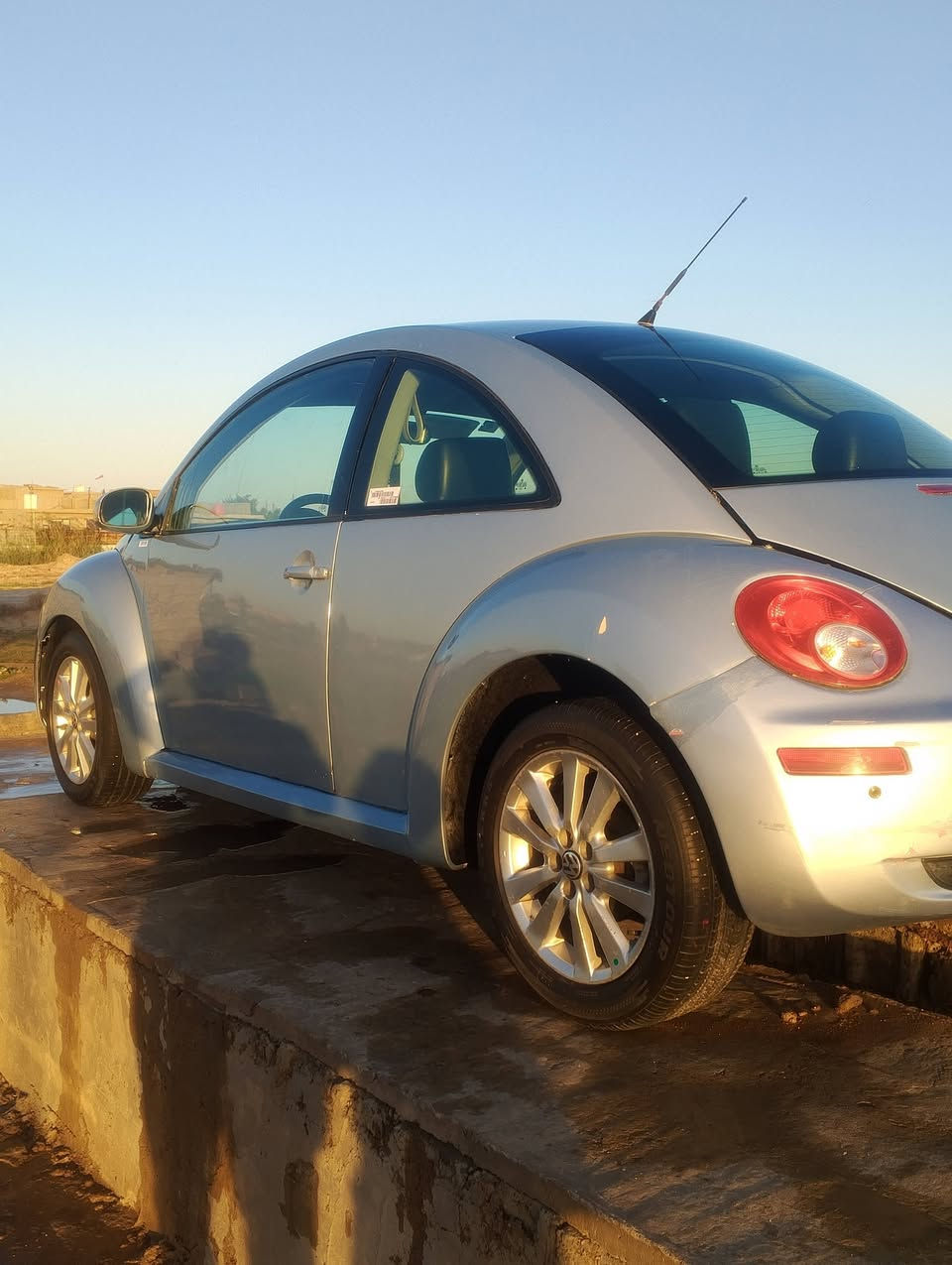 السلام عليكم للبيع فولكس فاجن بيتل 2010 وارد امريكي  رقم بغداد. مشروع وطني باسمي السياره جاهزه وكامله  مكينه 5 سلندر 2.5 للبيع سعرها 67  وبيها مجال حك الجيه  ***********
