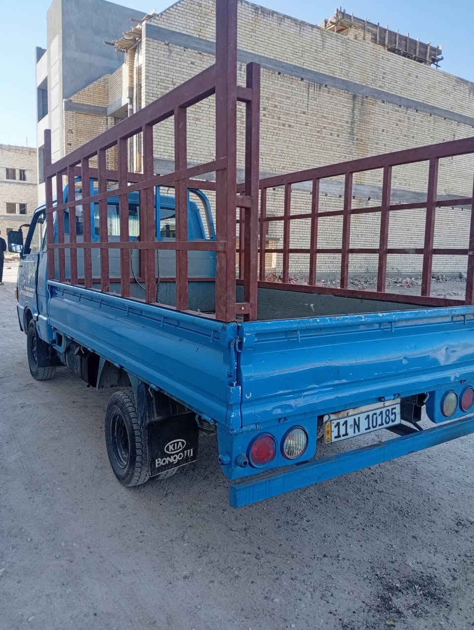 السلام عليكم كيا بيكم للبيع موديل 95السيارة جاهزه مكينه كير اكسل شاصي كله جديد السيارة قمارة وربع سبعه جنكال سيارة بأسمي سنويه ل 31السعر 55وبيها مجال المكان بغداد البياع الشهداء رقم ***********
