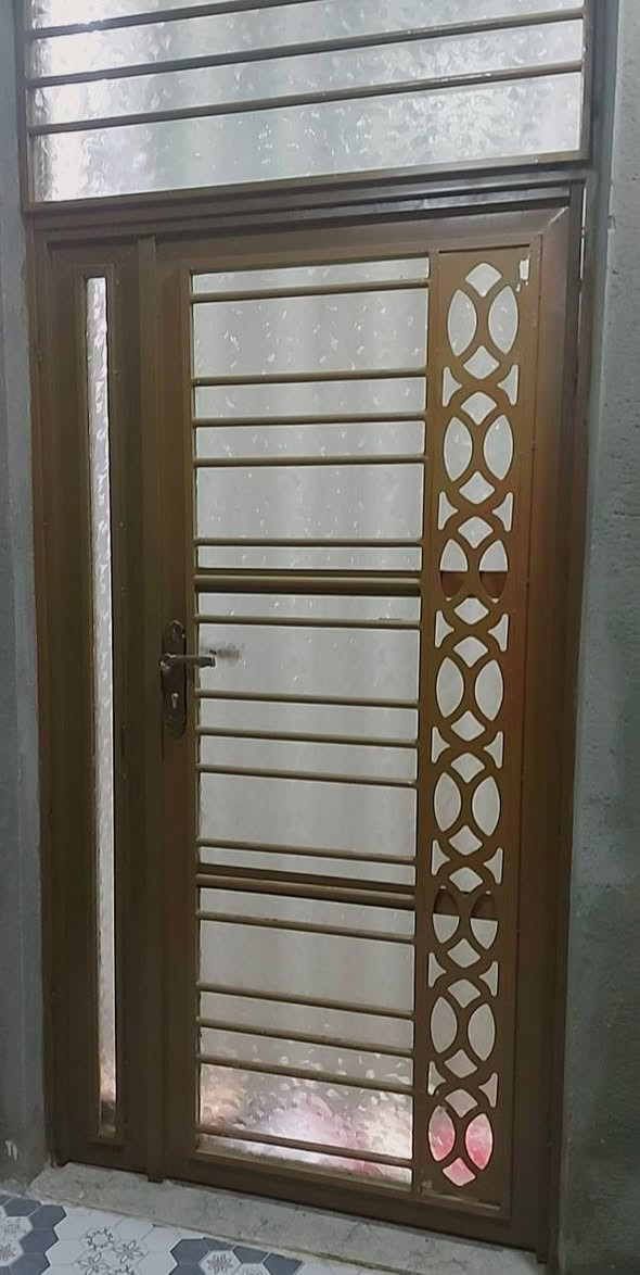 مشتمل للبيع مساحته 100م  بالخاجيه بمنطقة ال400 نهاية شارع 40 اربعين بالخدمات الدار يتكون من طابق واحد  وبيتونه  بناء حديث درجه أولى  بي غرفة  و واستقبال و صالة مفتوحه ع المطبخ و صحيات داخلية وخارجية 
للأستفسار أكثر   مراسلة صاحب الدار ***********

