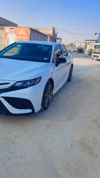 السلام عليكم كامري هايبرد 2024 ضرر بابين فقط ماشية 44 موصفات SE ويل ذهبي السعر 195و بيه مجال ***********
