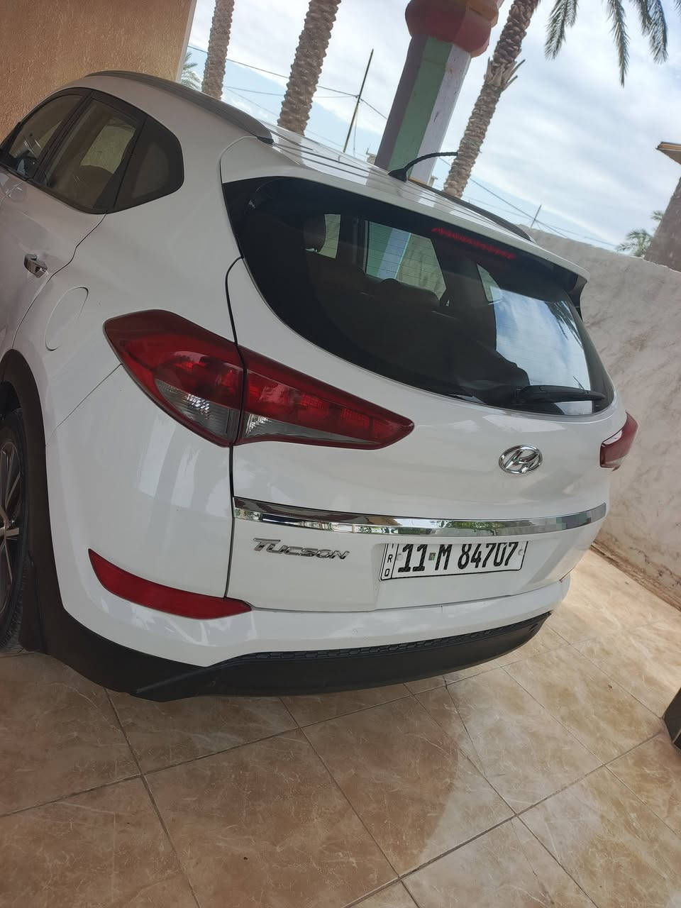 تواسان 17 خليجي نص فول ماشية 90 الف سياره نضيفة جدا بسعر مناسب 170 مكان ديالى رقم اله ***********
