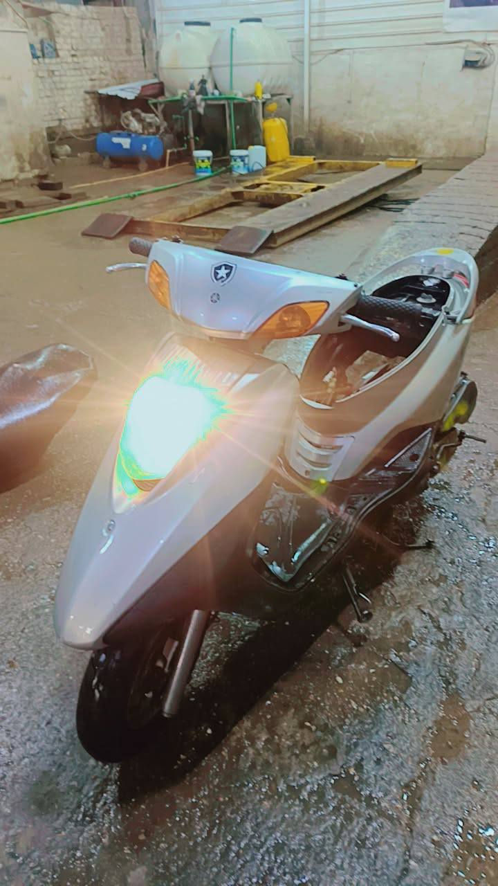 السلام عليكم دراجه بريز مال رمبه جديده مكفوله
رقم واحد الاشاير و الكفرات و البك لايت ختم واحد
باتري جديد تاير خلفي جديد 
العنوان بغداد الاعظمية
السعر 700 وبيه مجال 
***********
