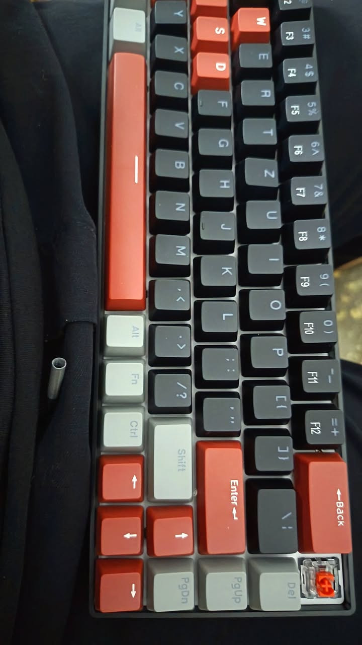 كيبوردات اثنين للبيع
الاسود ريد سويج وياه كي كابس تكدر تغيرهن 
الابيض بلو سويج
اكتبلي سعرك بالتعليقات او كلي اراسلك خاص


**إذا كنت صاحب هذا الإعلان وتريد حذفه لأي سبب، رجاءا أرسل رسالة إلى الدعم الفني**