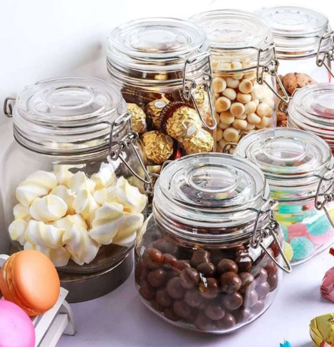 کارتون . 6 عدد . سعر کارتون 10الف
بشرط بریتانی عسلی . 
هذه البرطمانات هي مجموعة برطمانات زجاجية محكمة الإغلاق من نوع "فيديو" (Fido) ومناسبة لتخزين الأطعمة مثل الحبوب، المعكرونة، والحلويات. 
تتميز البرطمانات بتصميم كلاسيكي مع غطاء زجاجي ومشبك معدني لإحكام الغلق.
تأتي في أحجام مختلفة لتناسب احتياجات التخزين المتنوعة في المطبخ.
الزجاج المستخدم عادة ما يكون من النوع السميك عالي الجودة لضمان المتانة والسلامة الغذائية


**إذا كنت صاحب هذا الإعلان وتريد حذفه لأي سبب، رجاءا أرسل رسالة إلى الدعم الفني**