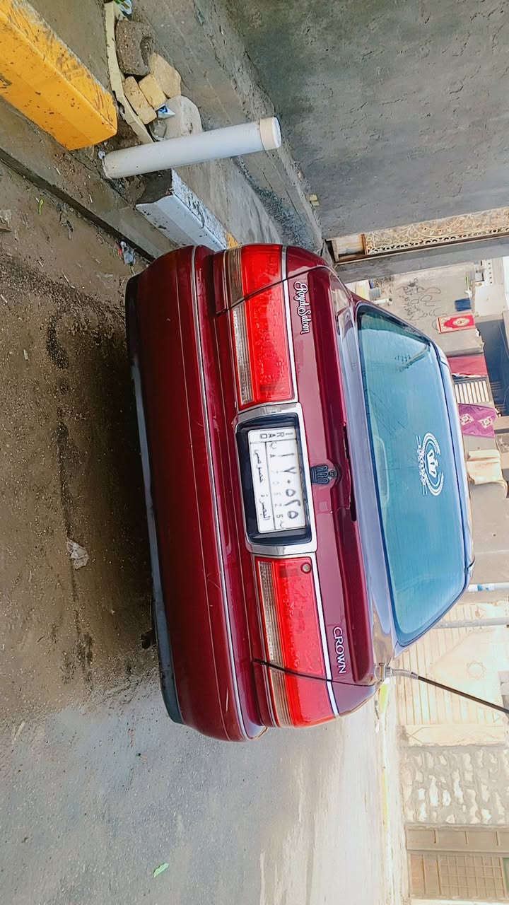 السلام عليكم سياره ملكه كراون اصولي موديل 2001 سنويه لل27 تحويل ثاني يوم سياره دكمتين كرستال موضح كل شي بالفحص مكان السياره ذي قار الناصريه للاستفسار اتصل علئ هاذا الرقم *********** السعر 110 بيه مجال حك الجيه قابل للمراوس
