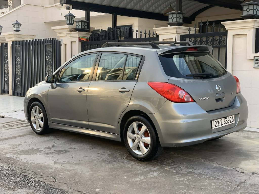 ڤێرسا مۆدێل 2012 
بەسمە و دوو کۆنتڕۆڵی لەگەڵ دایە
گێڕو مەکینەی بەشەرەت تەبریت بەشەرد
تەقەو ڕەقەی هەمووی بەشەرت
دەرگای بەسمە و دەبڵ فەقاس
شاشە ئایپاد و سوکان ڤۆڵیۆم
سەیارەکە زۆر پاک و خاوێنە سەنەوی نوێ کراوەتەوە تاکو 2028 
هەزەی تاکو 2028 بەسەر ناچێت
پێش و پشتی کەپس بەشەرەت 
دوو دەرکەی عیجامە ئەمن هەمووی بە عیجام ئەفرۆشم لۆ جوانی عیجام کرایە دوو بست سەر چەمڵەغی پشتی  لای سایەقی معجونە  
نرخی 90 $ وەرەقە 
ژ. *********** أربيل, العراق
