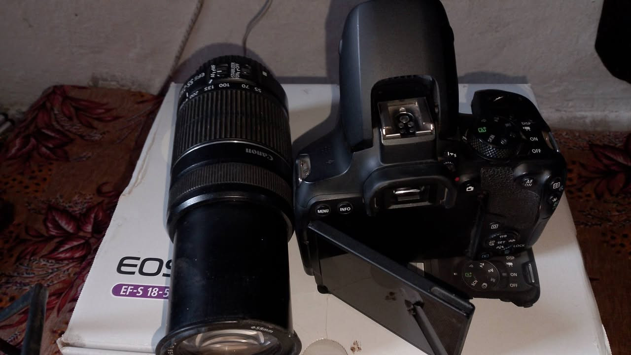 كامره كانون 850d للبيع مع كامل ملحقاتها كارتونه وحزام وعدسه وبطاريه ورام وشاحنه ب٦٧٠ مجال بسيط توصيل موجود


**إذا كنت صاحب هذا الإعلان وتريد حذفه لأي سبب، رجاءا أرسل رسالة إلى الدعم الفني**