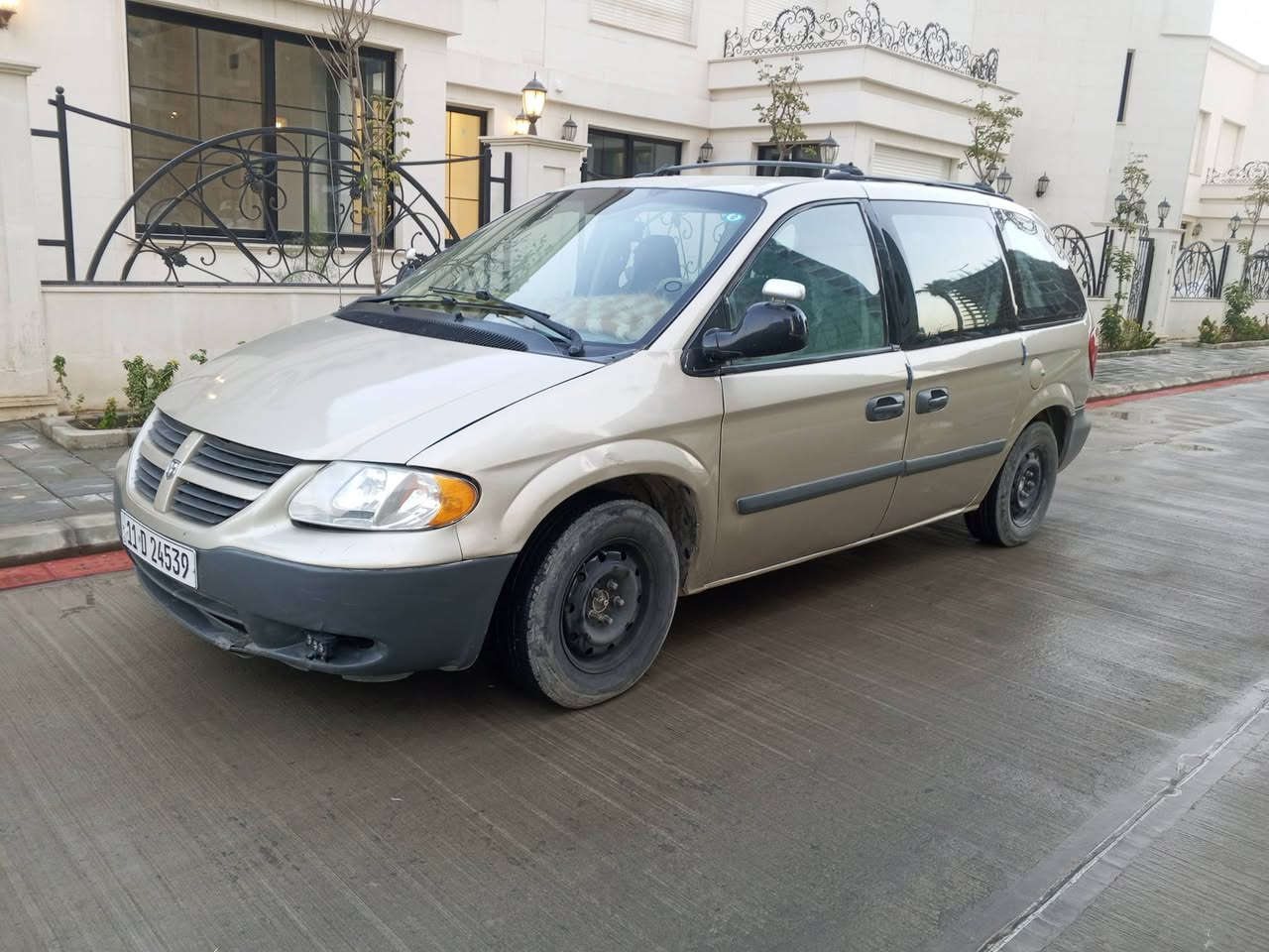 السلام عليكم 
دوج كرفان ذهبي 2006 رقم بغداد، 3.300 الهزة لل 7 مصفرة من كلشي، شاشة لمس كار بلي فول مواصفات، مزودة ب حصان بين السايق والسكن مكانها بغداد السعر 78،


**إذا كنت صاحب هذا الإعلان وتريد حذفه لأي سبب، رجاءا أرسل رسالة إلى الدعم الفني**