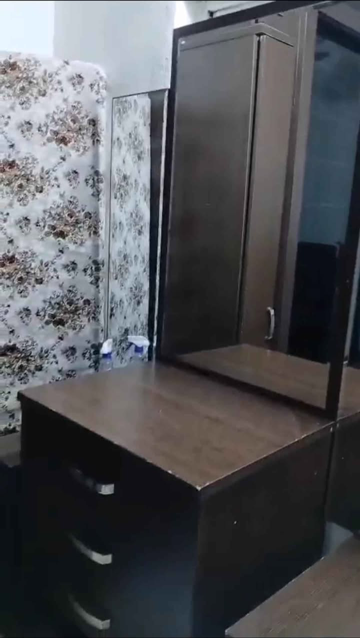 غرفة نوم ٧ قطع مع دوشك السعر ١١٠ واتساب *********** دهوك, العراق
