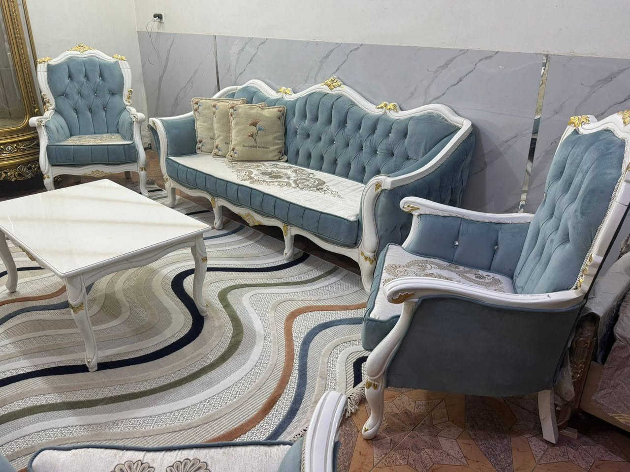 تخم زان تركي ١٠ مقعد مع ميز وسط اخو الجديد نضافه فول ولا غلطه ***********
