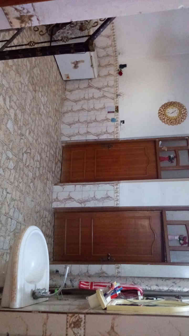 بيت للبيع // المساحة ١٥٠م 
المنطقة // حي الرحمة قرب مطعم بسام 
المعلومات // بيت طابق واحد ما بي اي نق و البيت عالي عن الشارع البيت ( طابو صرف سند منفرد) 
السعر // ١٧٠ او بي مجال 
الرقم ( ***********)
