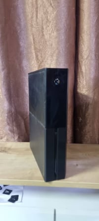 اكس بوكس ون فات جاهز جديد ممفتوح ولا مصلحنضيف ويا كامل ملحقاته ويا قرص...