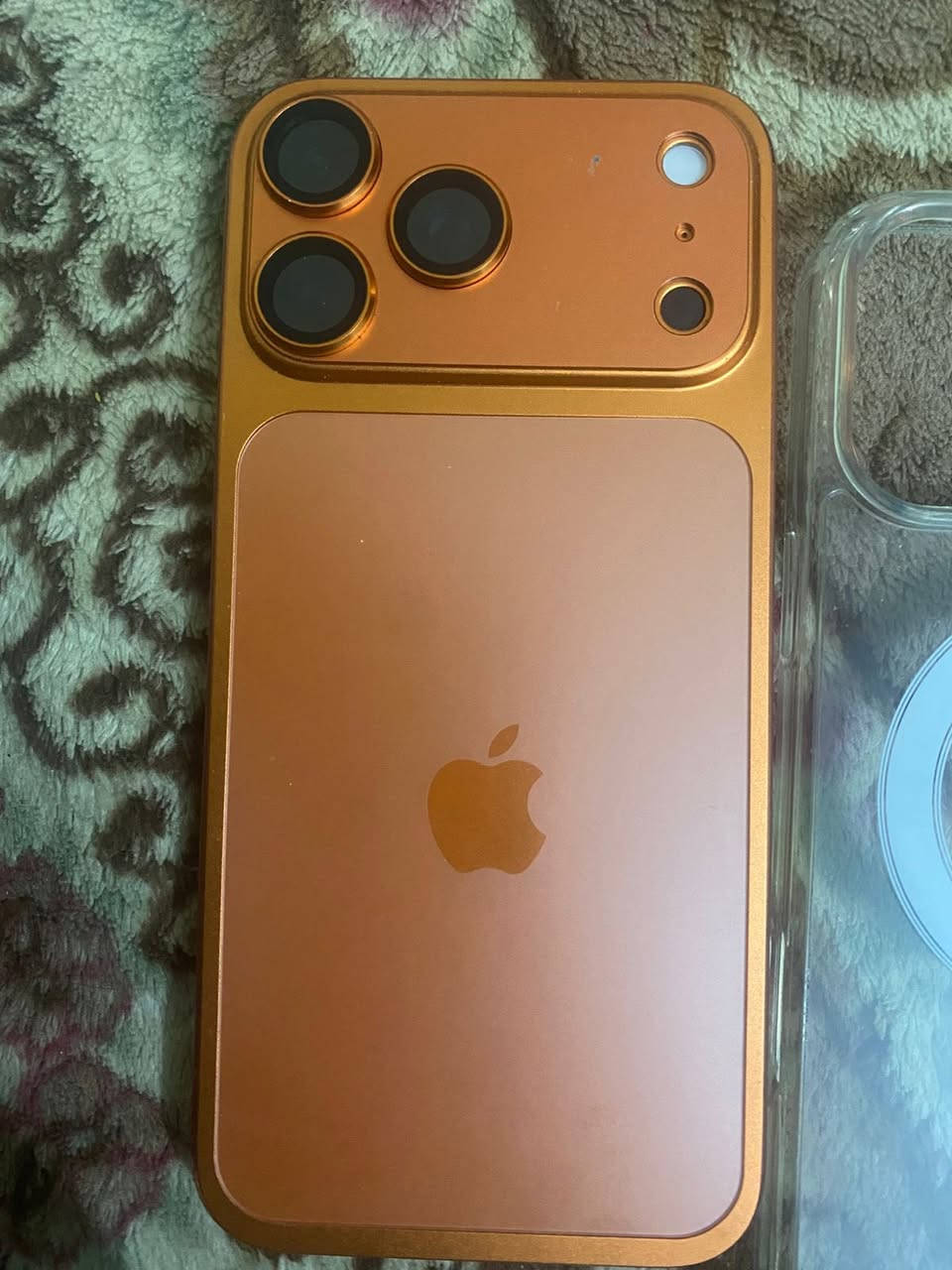 للبيع فقط 16برو ماكس بس اني حاطله هاذ كفر غراضه كله كامله ماستر جهاز السعر 1400))))***********
