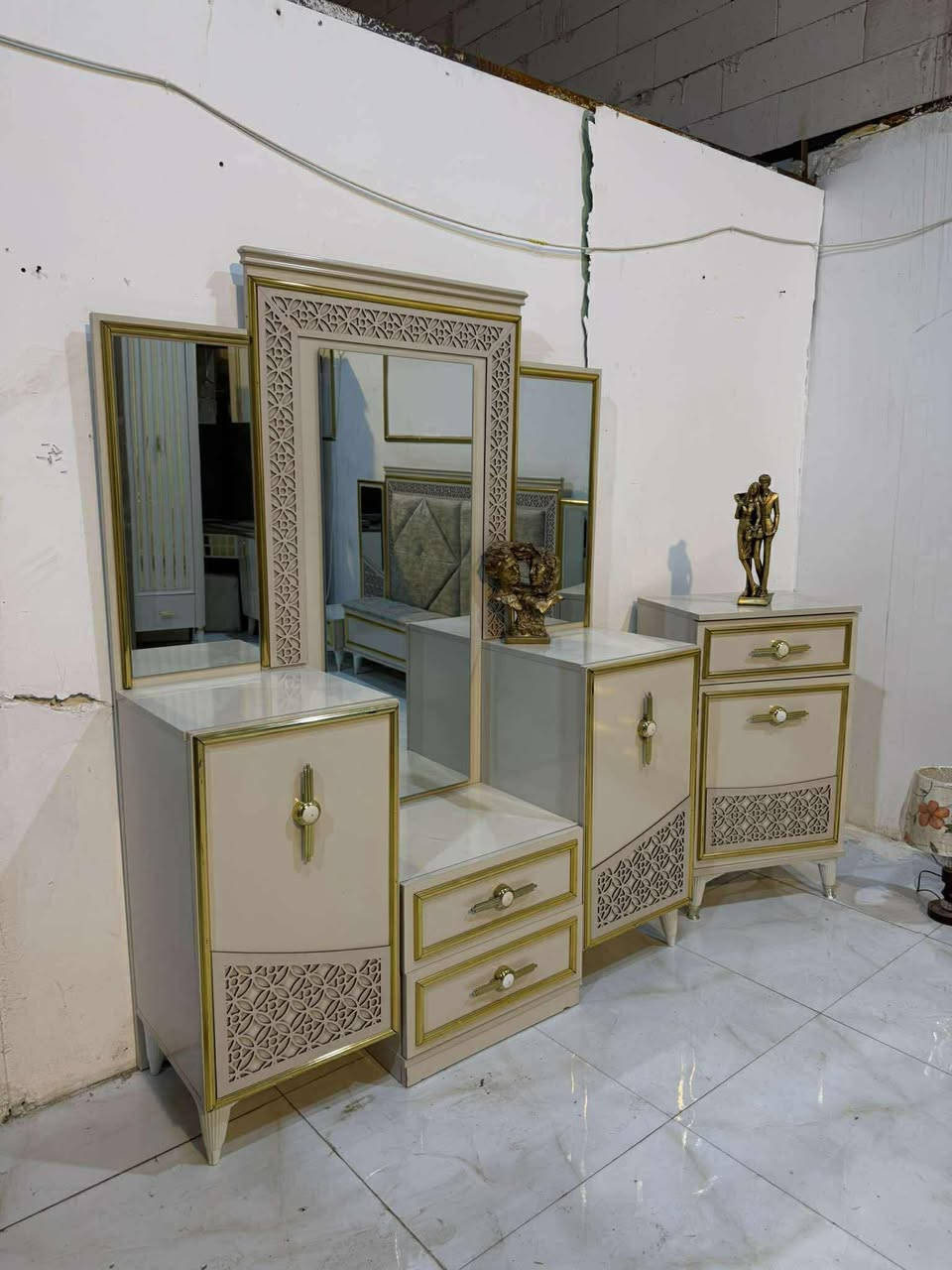 غرفه نوم ترڪيه مستخدام نضافه 90
نضام بيبان ڪوالتي عألي 
9قطع 
موديل ملڪي ***********🌸
لون مميز 
موديل 2026
سعرها 900/بيهة مجال
نقل وشد مجانأ داخل بغداد محافظات بكروة 
🤍🤍🤍🤍
