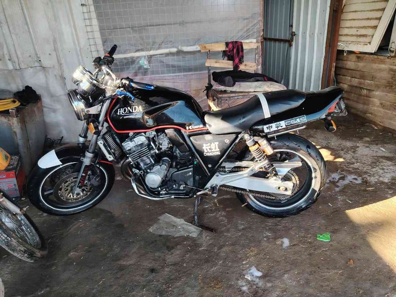 دراجه للبيع سيبي فور 16 وألف تخم تاير جديد نضافه 100/100 التفاصيل خاص مكان***********  دوانيه قضاء عفك
