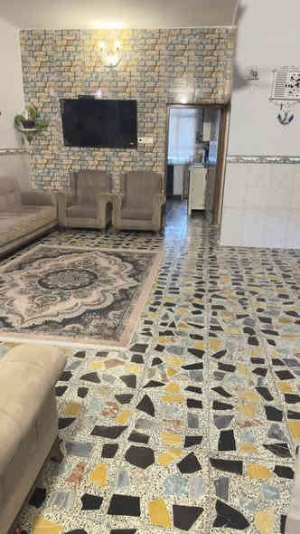 بسم الله الرحمـٰن الرحيم 
🏠دار للبيع طابو زراعي🏠
الموقع البلديات منطقة حي التراث المساحة 175 متر طابقين 
صالة
اربع غرف نوم وغرفة خامسة مخزن 
صحيات 3
مطبخ حار وبارد
يبعد عن الشارع العام 100 متر منطقة مرتبة ومتوفرة كل الخدمات
السعر 295 مليون وبي مجال للشراي
للاستفسار ***********
