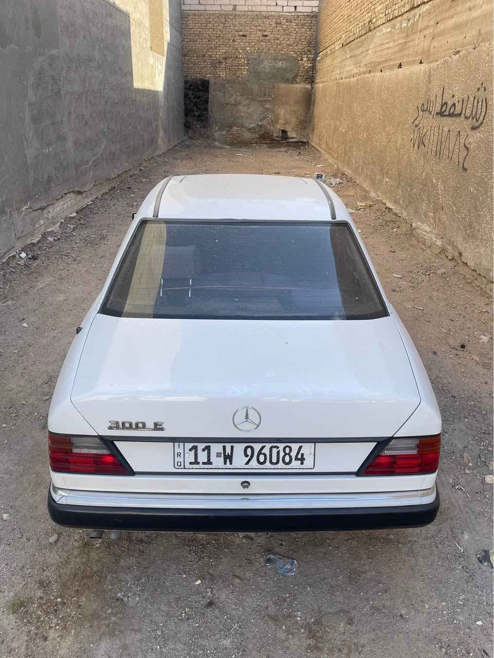 مرسدس ٣٠٠
موديل ١٩٨٨
محرك اسود عنكبوت (مكفول)
كير اوتو (مكفول)
تبريد 
سلايد 
رقم بغداد باسمي (رقم الدولي) 
سياره بيها صبغ تقريبا ٤ قطع سونار موجود بالمنشور 
قماره و بنيد و 
جنطه بدون صبغ 
 تخم تاير 
صدر جديد
كهربائيات بلاديه بدون تجطيل 
كشن كهرباء 
تجاوي خلفيه كهرباء 

السعر ٩٠$ ورقه 
مكاني بغداد نفق الشرطه حي حطين 
*********** 
ضياء الاسدي بغداد, العراق
