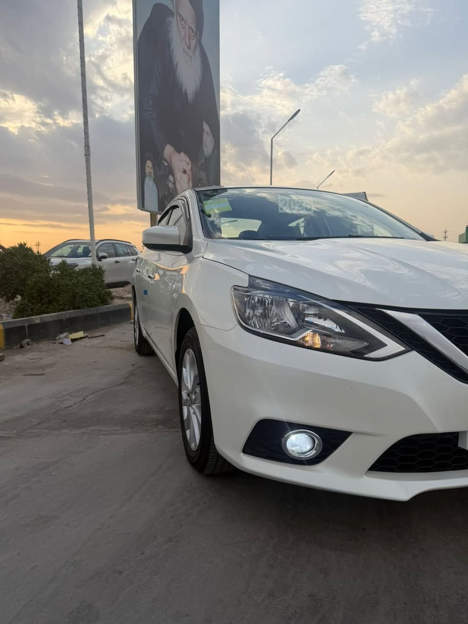 للبيع 🚦نيسان سنتره /مديل 2025      كفاله عامه /عداد7000k /داخل احمر المرغوب سياره وضع شركه(سعر )128. وبيها مجال بسيط كلش(رقم***********)اتصال فقط مامتواجد عل فيس)مكان البصره
