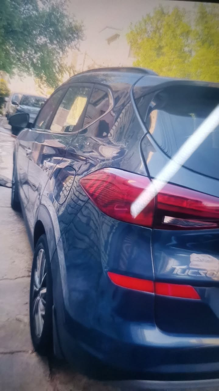 اسلام عليكم للبيع 
توسان امريكي موديل ٢١
فول مواصفات اعلى فئه هاترك 
سياره مكفوله فقط حادثه من امريكه بيه الباب الخلفي  صبغ
ودعاميه الخلفيه ايضا صبغ 
سونار موجود 
الغود وشواصي مكفوله 
رقم انكليزي بغداد
مكينه 2400gdi
تدفئه وتبريد بلاد
مقاعد اماميه تدفئه وتبريد
مقاعد خلفيه تدفئه
تبريد قطعتين امامي وخلفي
كامرات امامي وخلفي
محيطيه ٣٦٠
رادارات محيطيه
نقطه عمياء
سياقه ذاتيه 
شاشه وسطيه كار بلاي
منافذ شحن 
شحن واير لس
ماشيه ٩٠ ميل واقبل لزياده
بانوراما 
بصمه تشغيل
بوب اماميه بصمه
باب خلفي كهرباء ذكي
كير اوتوماتيك وعادي
ستيرن فول تحكم
خمس عدسات 
لد نهاري وليلي
كروس سرعه
توقف ذاتي
ستيرن حياكه بلاد
كراسي جلد بلاد و
مراه وسطيه معتم
وبعد بيه اهوايه مواصفات سياره حلوه وبل عافيه على ياخذه 
اي استفسار *********** وبي واتساب مفتوح 
بك لايت لد
سعر 185$ وبيه مجال
