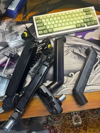 ستاند شاشتين • حديد ثقيل • كامل الملحقات