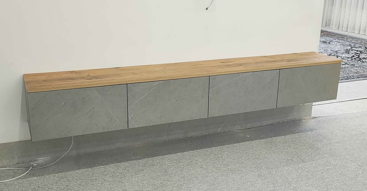 مێزی تیڤی بە ڕەنگی ساجی و سپی بە هەردوو شێوازی هەڵواسین یان قاچی هەبێت دوو مەتری نرخی 75 هەزارە
مەترو نیوی نرخی 60 هەزارە گڵۆپی لیدی پێوەیە و گەیاندن و هەڵواسین تەنها 5 هەزارە بۆ ناو شاری سلێمانی لە بەکرەجۆم
*********** السليمانية, العراق
