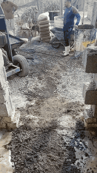 *********** #حدل وصب الارضيات صبة نظافه صب رباط صب دنك صب سطح تسليطه جميع انوع الصب والحدل بلقفاز والحادله  ***********
