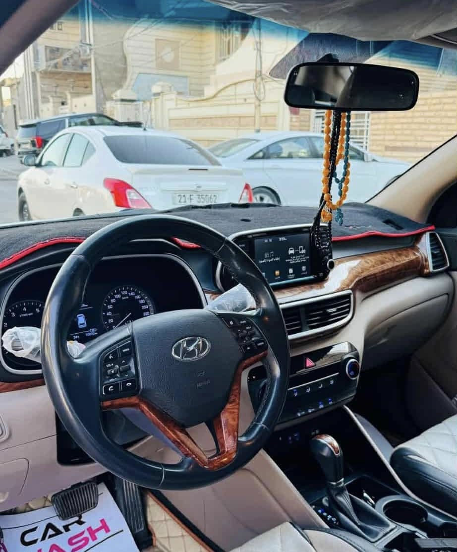 السلام عليكم توكسان م 20 خليجي هزه سنويه رقم بغداد بأسمي كير محرك حداديه مجموعه تبريد 
وضع شركه تخم تاير 
ماشيه 78 اصل ع ايدي جدا نظيفه 
مكاني كربلاء هـ ***********
سعر  195$ بيه مجال جدا بسيط ان شاء الله 
حياكم الله
