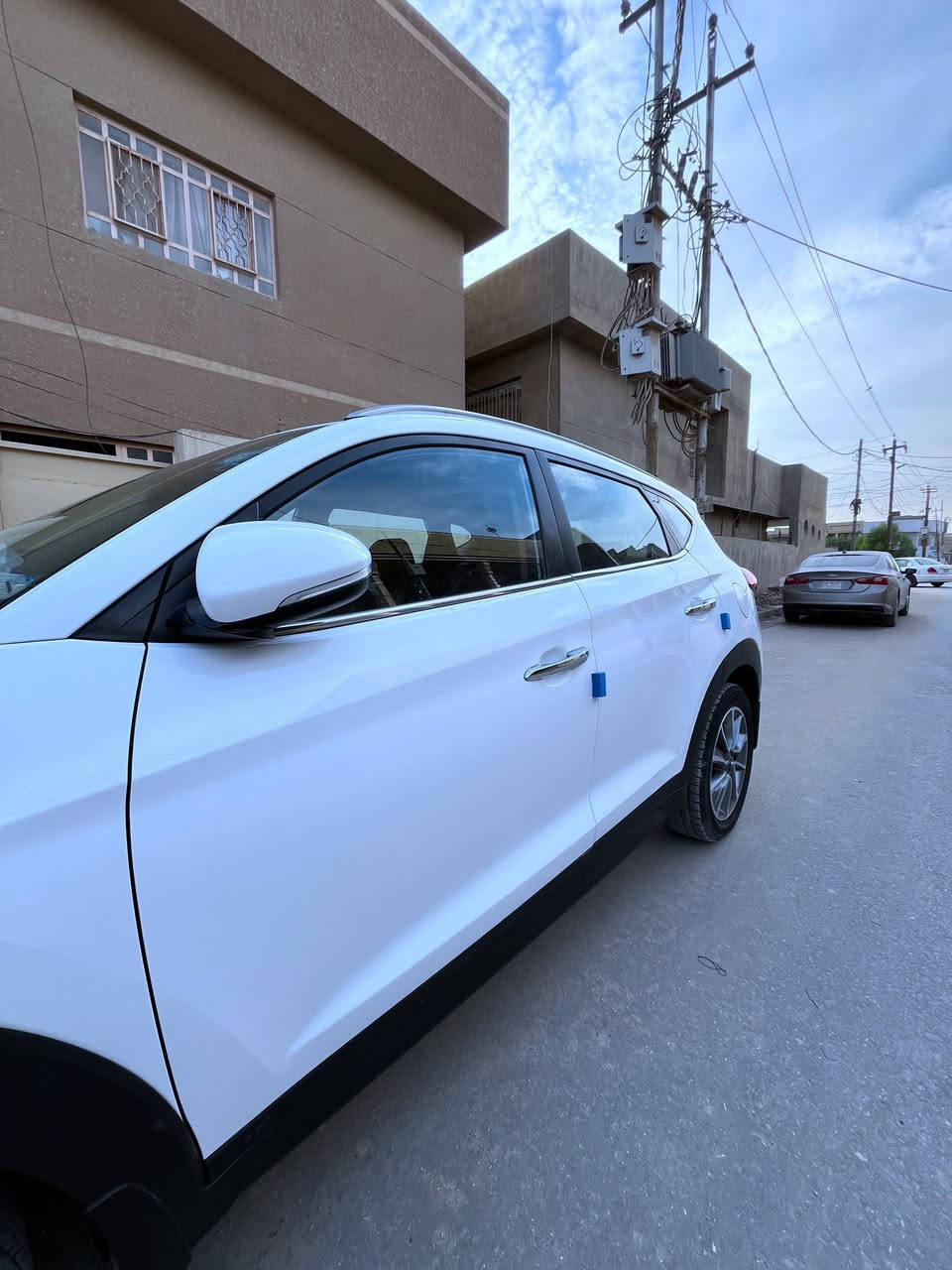 السلام عليكم من رخصه الادمن المحترم
توسان موديل 2018 خليجي للبيع رقم بغداد الجديد بأسمي

مكفوله كفاله عامه من الصبغ والبارد والتبديل والمحرك والكير ايضا بوضع الكفاله يوجد فقط رصعات بالجاملغ الامامي الايسر

ماشيه 70 حقيقي ومواصفات السياره شاشه كبيره اندرويد وكامره خلفيه دواره وحساس خلفي وباقي المواصفات المعروفه 
والسياره على وضع الشركه

السعر : 185 ورقه 

رقم الهاتف : ***********
***********

مكان السياره بابل
