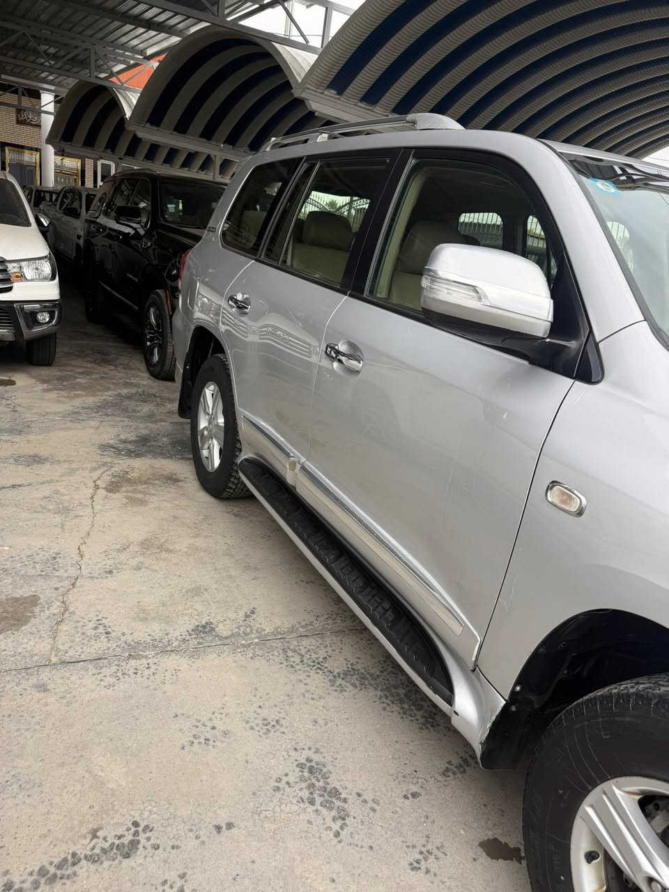 لاندكروز موديل 2009 رقم بغداد ماشيه 270 بيه ربع جاملغ الامامي  صبغ والباقي مكفوله كفاله عامه السعر 260 $وبيه مجال مكان السياره بابل مشروع المسيب للاستفسار ***********غير متواجد عل الانترنيت مكلف بل نشر
