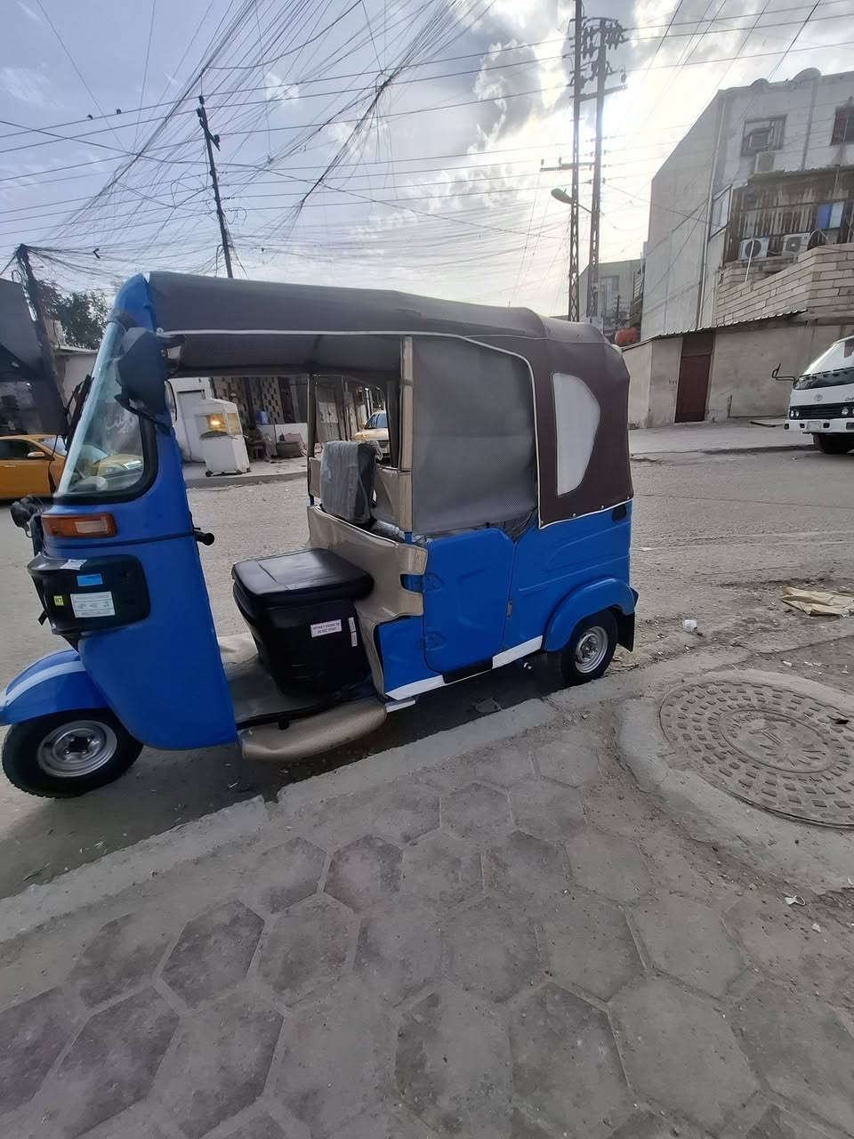 سلام عليكم تكتك 22البدي كفاله من الظربه بس طخات مثل الرصعات وره يم الصطابات  تكتك جاهزه  فول مواصفات حساسات تنته كشن جلد كهربائي اشاير بلمري واحلى من الصور تحويل ثاني يوم رقم وسنويه مكينه مفتوحه بس احسن من الكفاله ناعمه وخير من الله تايرات جدد ب8ونص وبيه مجال قليل لشراي واتساب أو اتصال *********** المكان البصره الموفقيه
