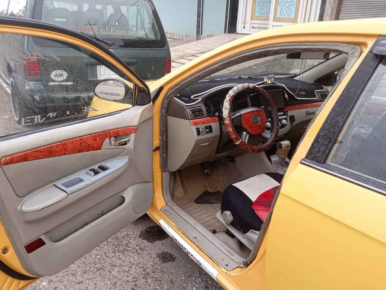 للبيع
ليفان 620موديل 11
محرك يارس كير توماتيك كابون بانزين بيها 
كهربائياتها كلها شغاله طخم جديد طخم تاير جديد تبريد شغال 
سعر 42وبيها مجال 
رقم ***********
