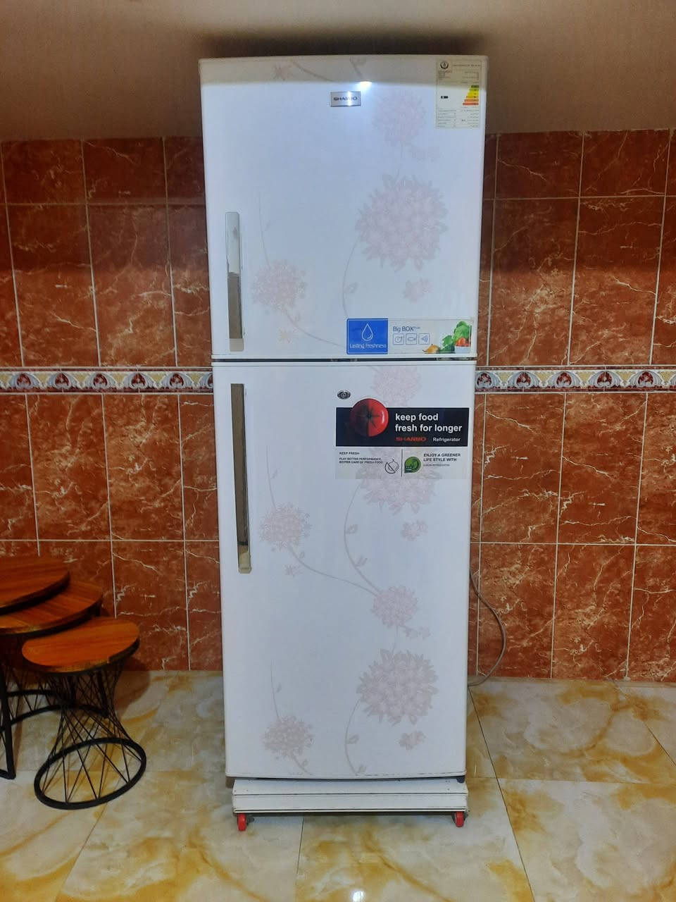 سلام عليكم ورحمة الله ثلاجه البيع مشاءالله جديده السعر ٣٠٠ وبيه مجال شي بسيط رقم ***********
