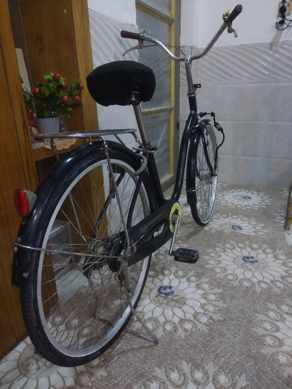 السلام عليكم باسكل للبيع موزه جديد موديل 2011 بريكات وره وكدام جديد كلش ياباني سعر 60وبي مجال المكان النجف رقم ***********
