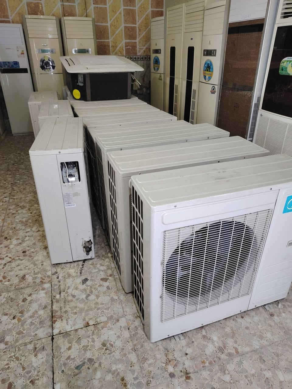 يتوفر لدينا مجموعة سبالت العدد ٣٠ جهاز داخليه وخارجيه وريموت وحماله السعر ٢٥٠
+
٢٥ جهاز ٣طن كنتوري داخليه وخارجيه وريموت السعر ٥٥٠
عنواني بابل هذا رقمي بيه واتساب ***********
