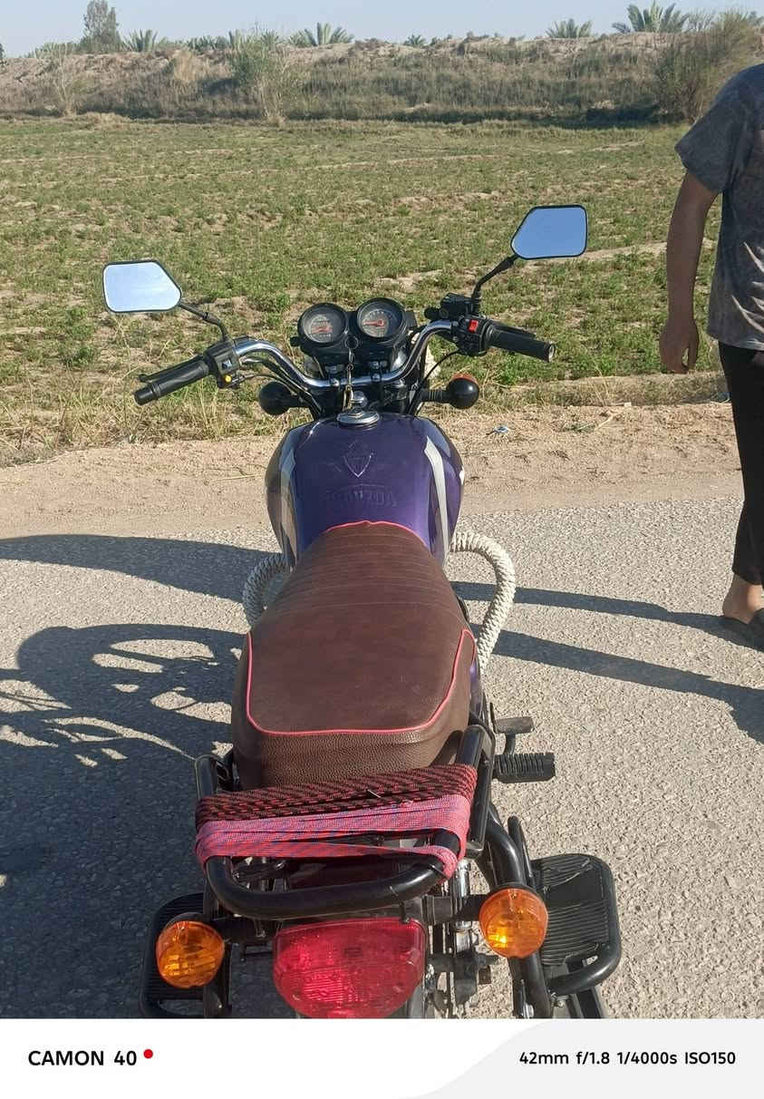 السلام عليكم شباب دايون للبيع مديل 24 اوراق سكنر 
كهربايات كله شغاله مكفوله نضافه فول لون نيلي شرط تجي تفحص دراجه ما متعوبه من الدوام للبيت محرك 200 بابل ناحيه الطليعه خاص موجود او تصال *********** وللشراي بي خير ويدلل
